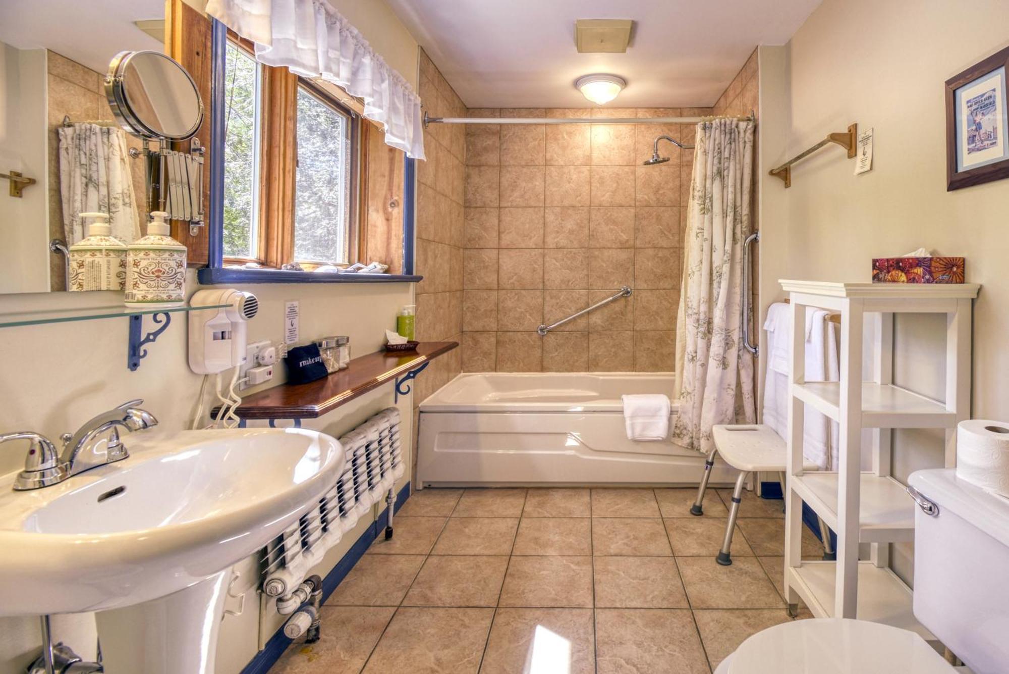 Auberge Le Lupin-Self Check-In Mont-Tremblant Bagian luar foto