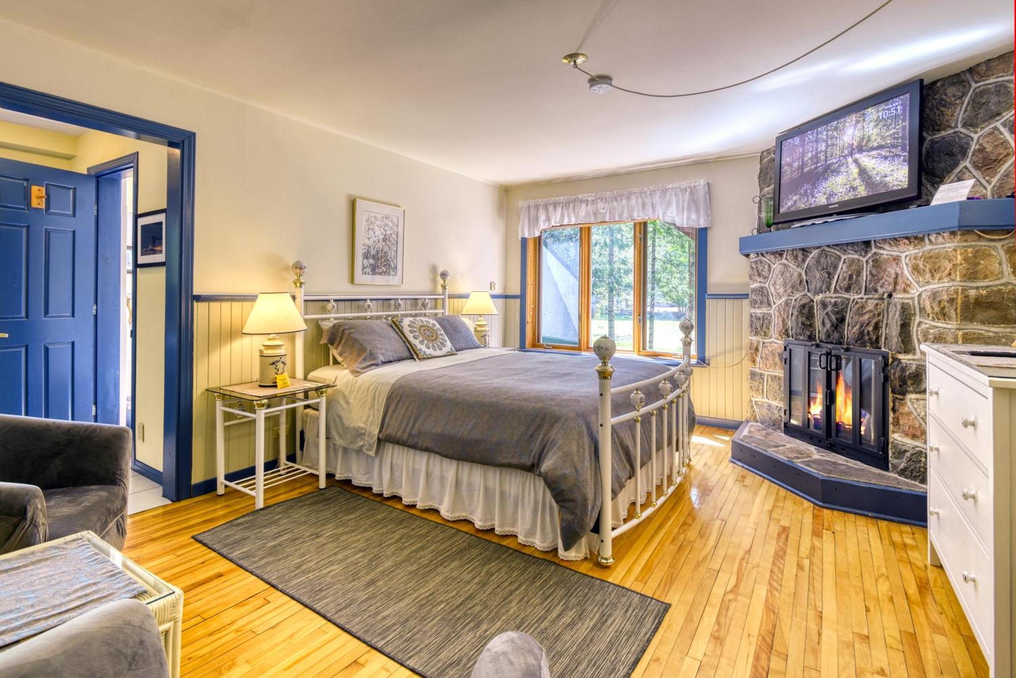 Auberge Le Lupin-Self Check-In Mont-Tremblant Bagian luar foto
