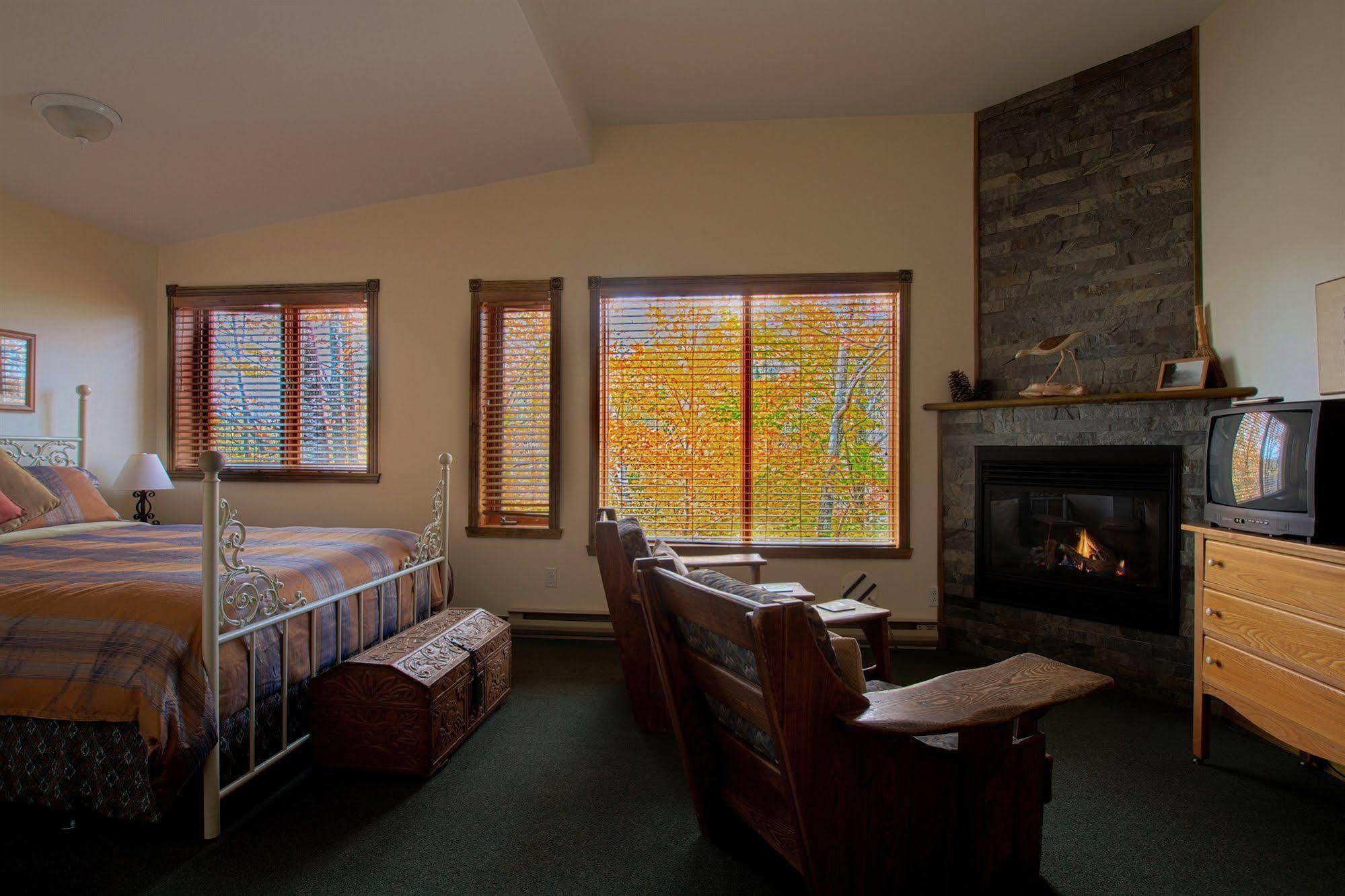 Auberge Le Lupin-Self Check-In Mont-Tremblant Bagian luar foto
